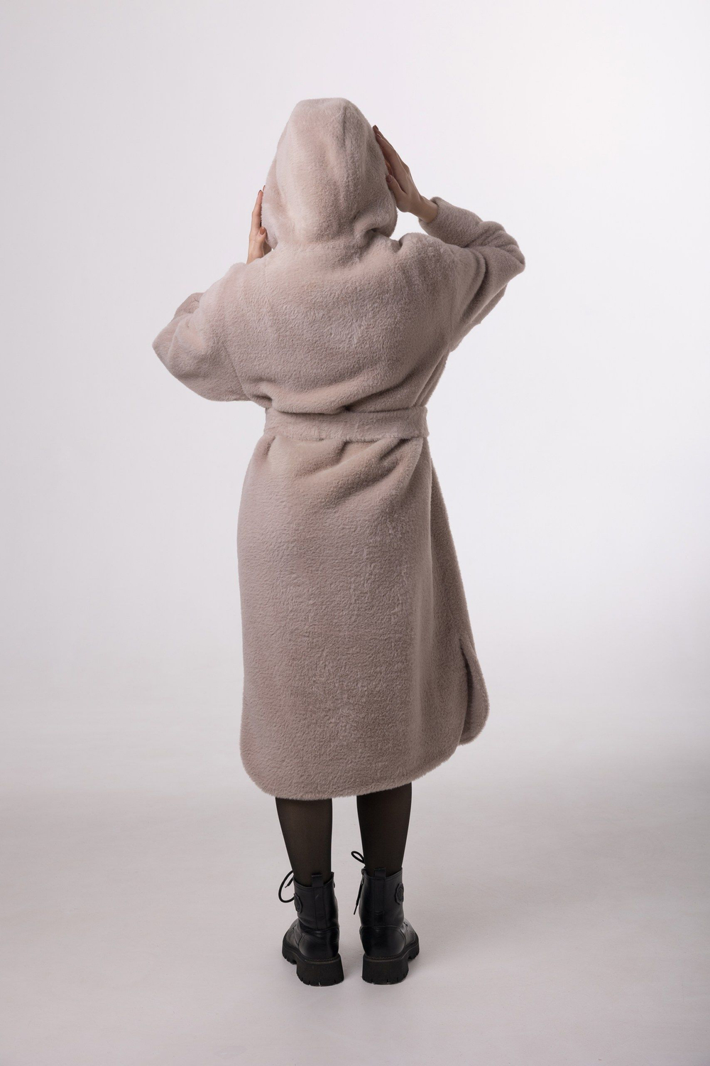 Пальто с капюшоном утепленное