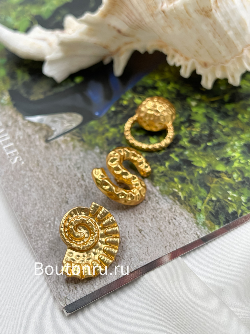 Пуговицы Скиапар. в форме ракушки матовое золото