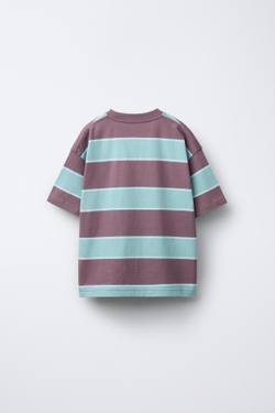 ZARA ФУТБОЛКА В ПОЛОСКУ С НАШИВКОЙ, ЛИЛОВЫЙ