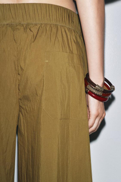 ZARA БРЮКИ ИЗ ПОПЛИНА С ЗАЩИПАМИ — ZW COLLECTION, ЦВЕТ ОЛИВКОВОГО МАСЛ