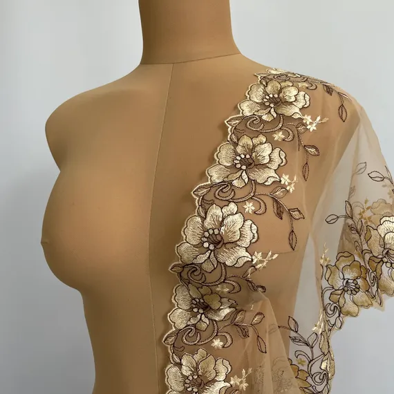 Вышивка на сетке бежевая 25 см, (нитки)