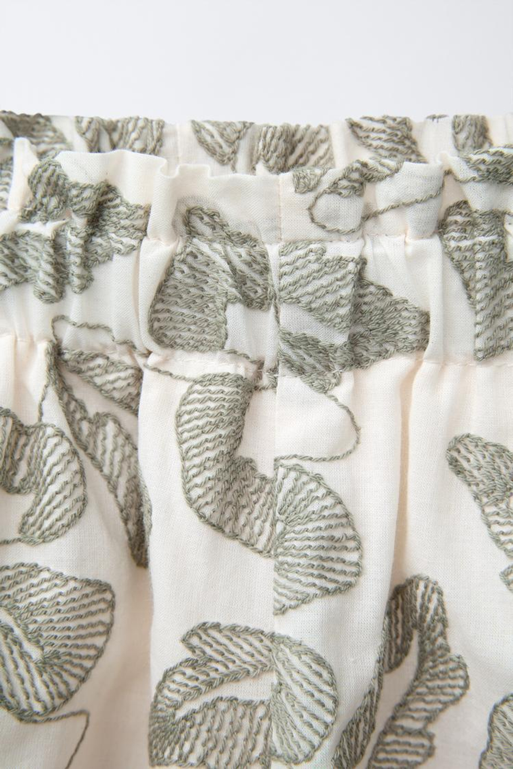 ZARA ШОРТЫ С ЦВЕТОЧНОЙ ВЫШИВКОЙ, МЯГКИЙ ЗЕЛЕНЫЙ