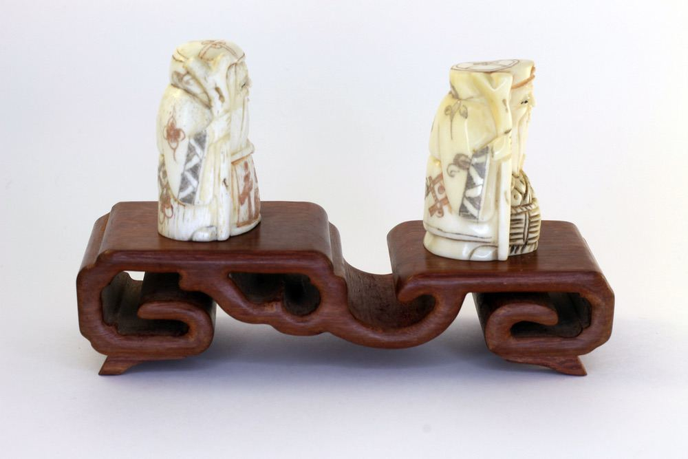 Сет нэцкэ Дзюродзин и Фукурокудзю на подставке