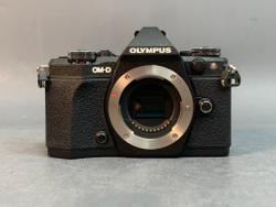 Olympus OM-D E-M5 II