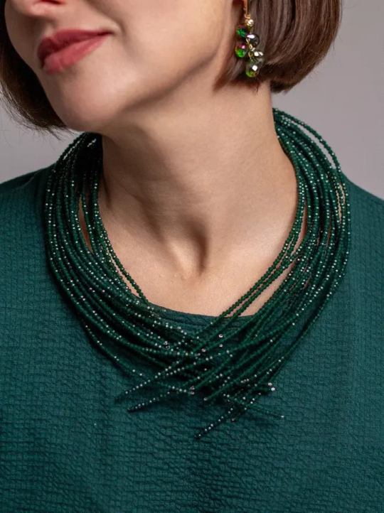 Колье "лапы", венецианское стекло бисерной огранки, оттенок темно-зеленый