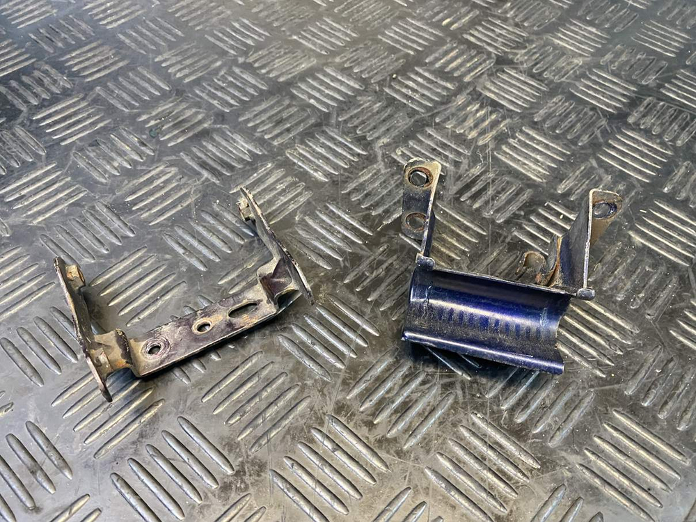 Крепления топливного бака Suzuki Intruder VS750 VR51A