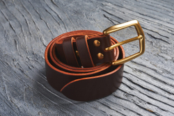 Ремень из гладкой итальянской кожи, цвет «коньяк», латунная пряжка