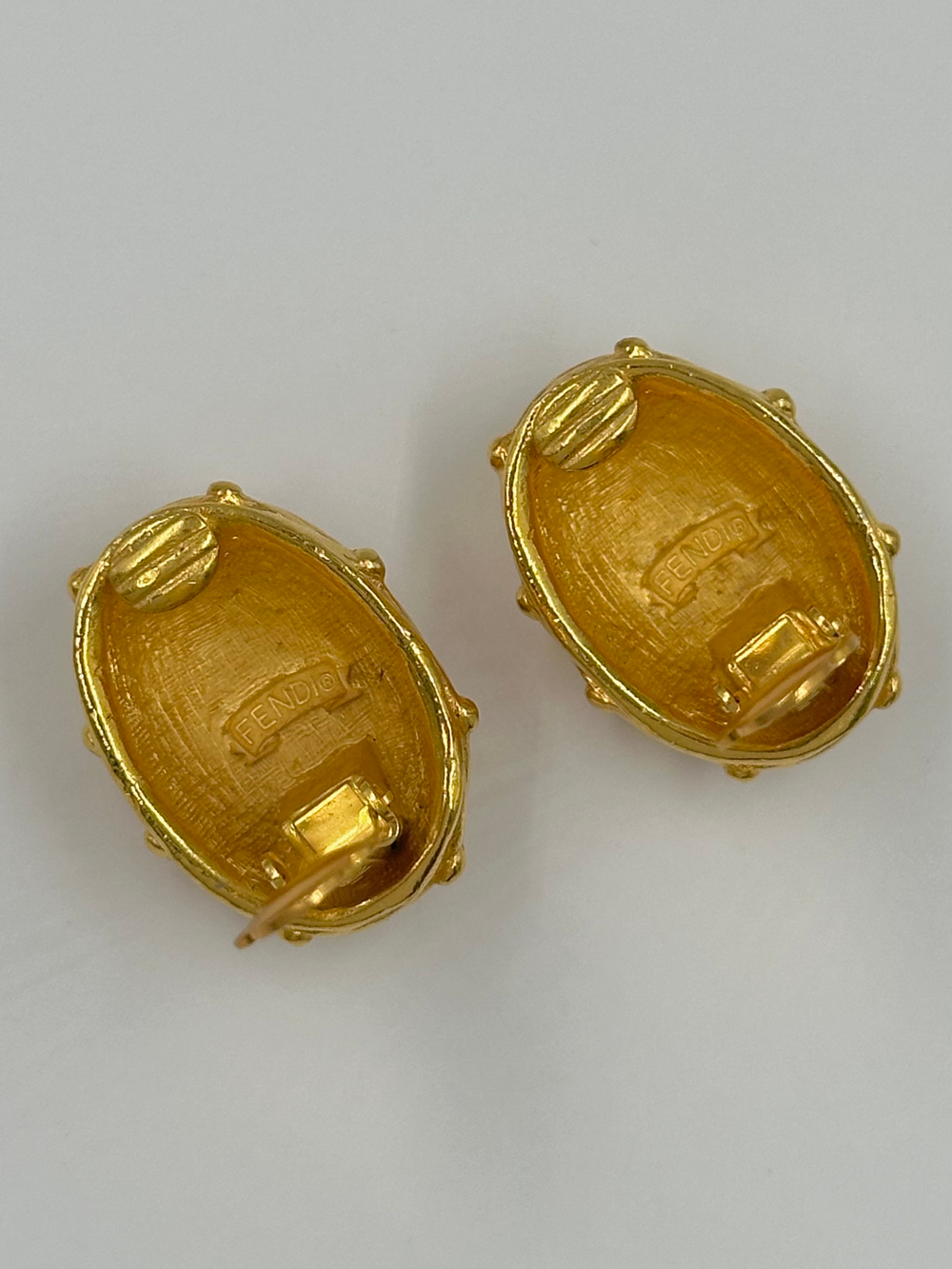 Клипсы с лого Fendi