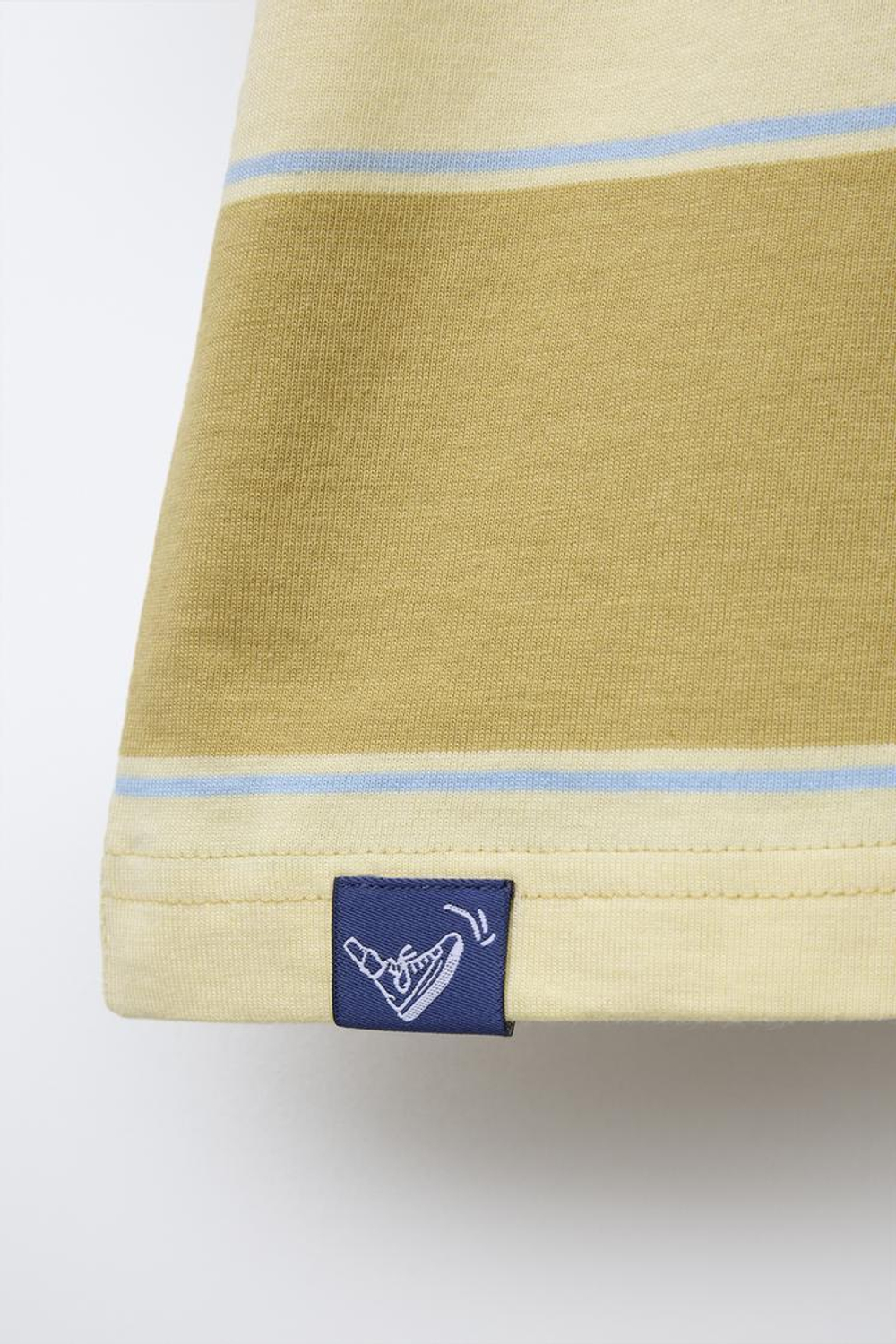 ZARA ФУТБОЛКА В ПОЛОСКУ С НАШИВКОЙ, ЖЕЛТЫЙ