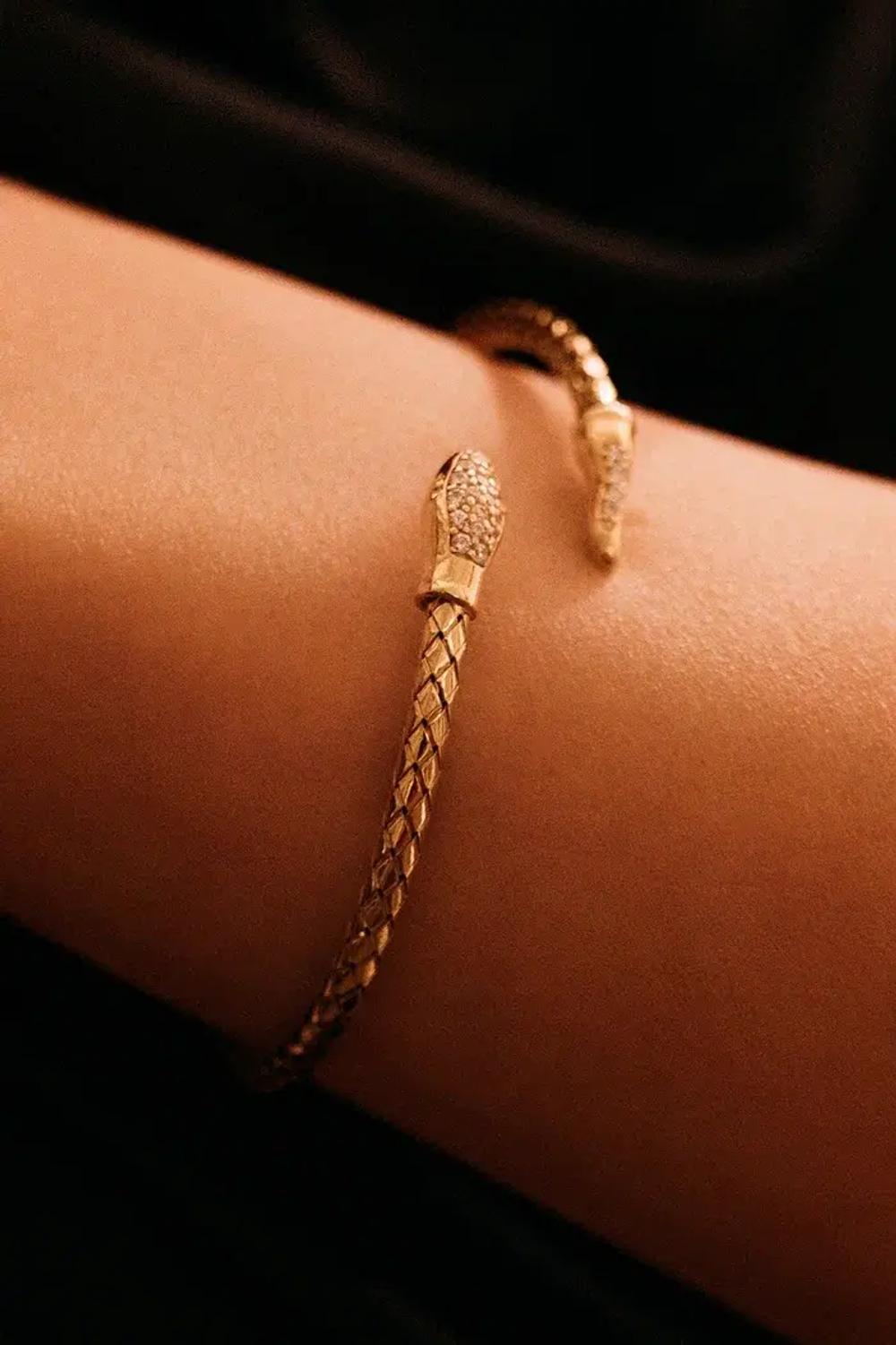 Браслет "Змея" с кристаллами в золочении