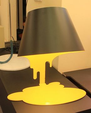 лампа liquide лампа черно-желтая