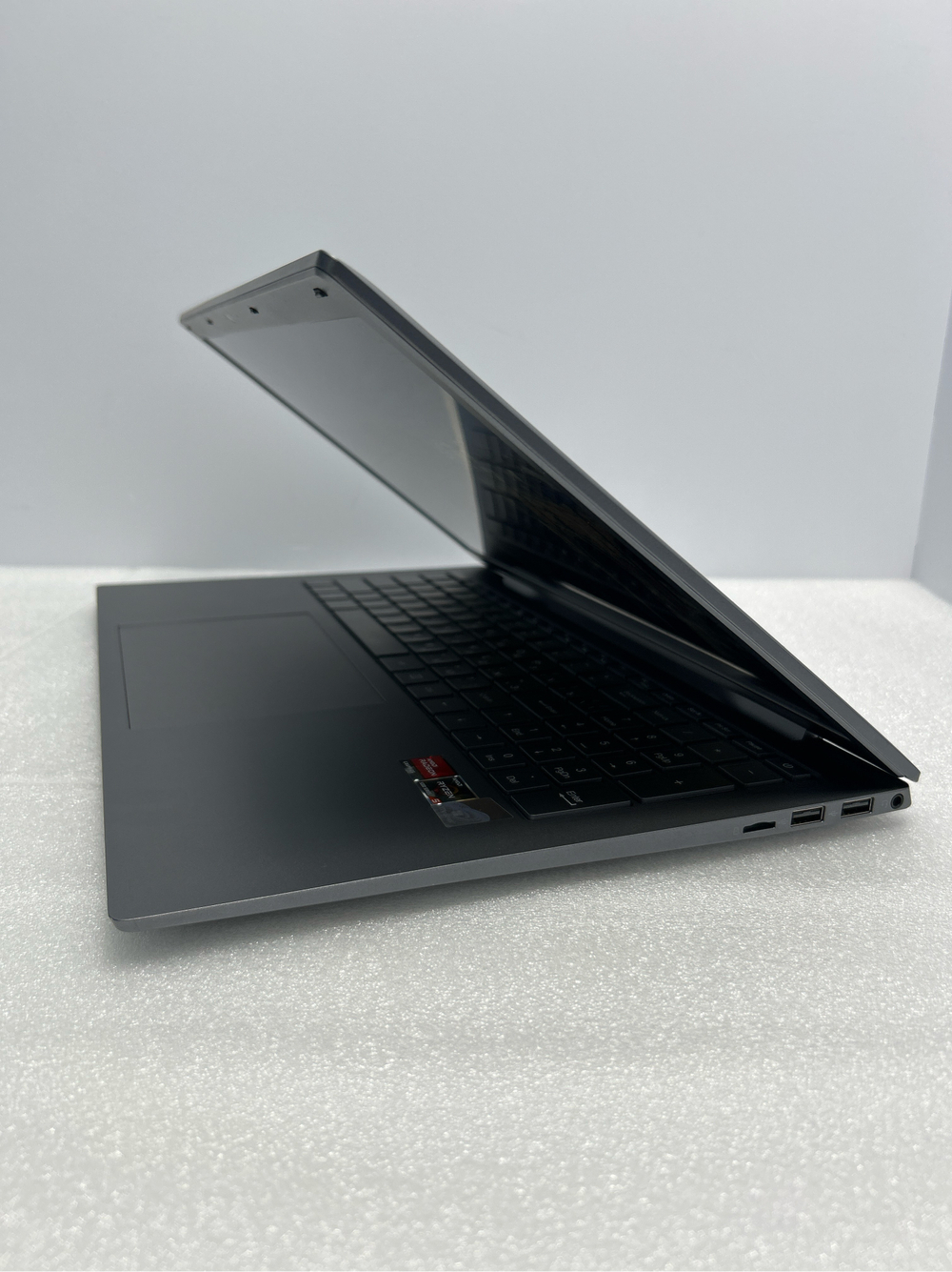 Ноутбук Irbis (17NBC2006) 17.3"/AMD Ryzen 5 5560U/RAM 16GB/SSD 512GB/AMD Radeon Graphics/1920x1080/IPS/Win11/Подсветка кл-ры: LED/черный. Состояние: Уценка/царапины на матрице/B1