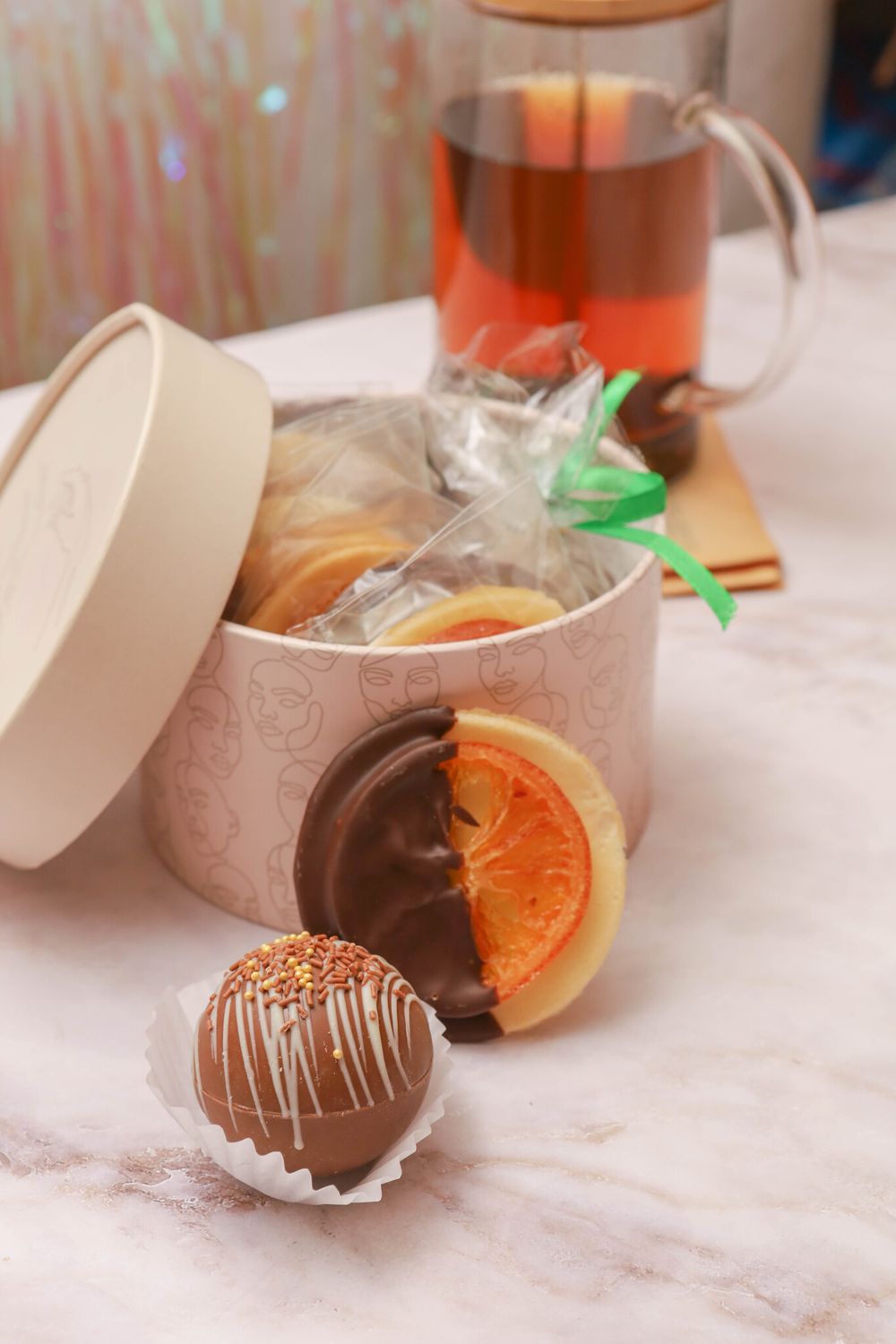 Набор "Цитрусовый аромат" - шар для напитка и ароматный десерт Набор "Цитрусовый аромат" - шар для напитка и ароматный десерт