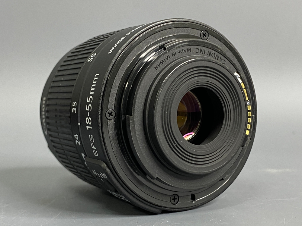 Canon 600D kit 18-55mm IS II 2500 кадров
