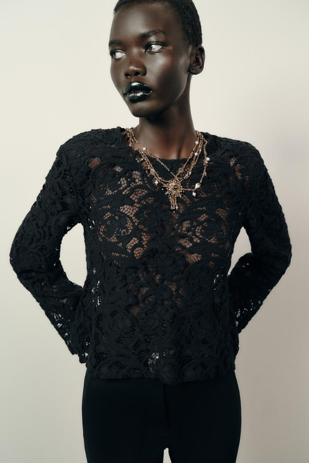 ZARA КРУЖЕВНОЙ ТОП С ПОДПЛЕЧНИКАМИ, ЧЕРНЫЙ