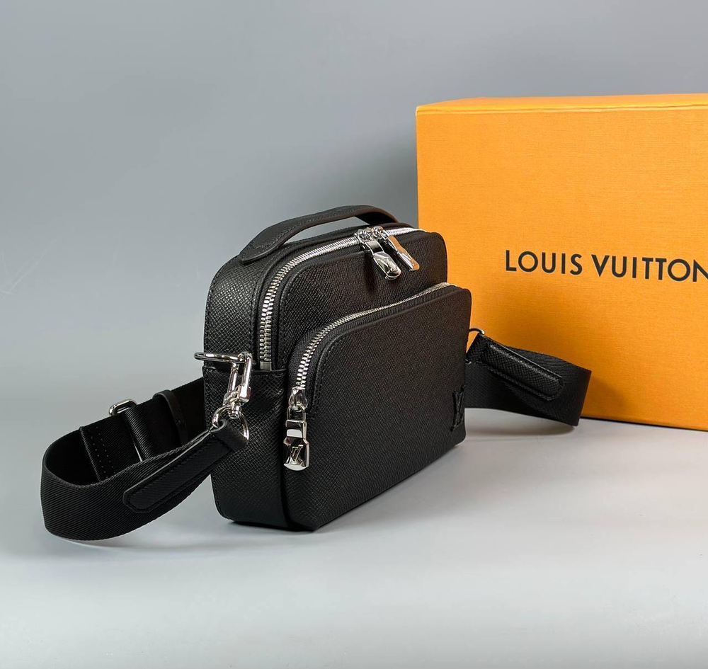 Сумка-мессенджер Louis Vuitton