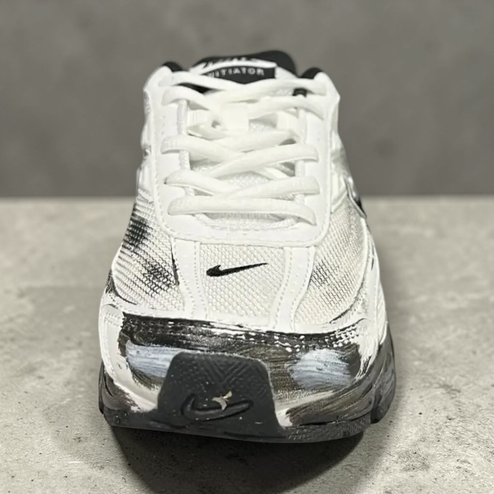 Nike Initiator • Black White