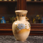 Ваза с рельефным цветочным декором и орнаментом