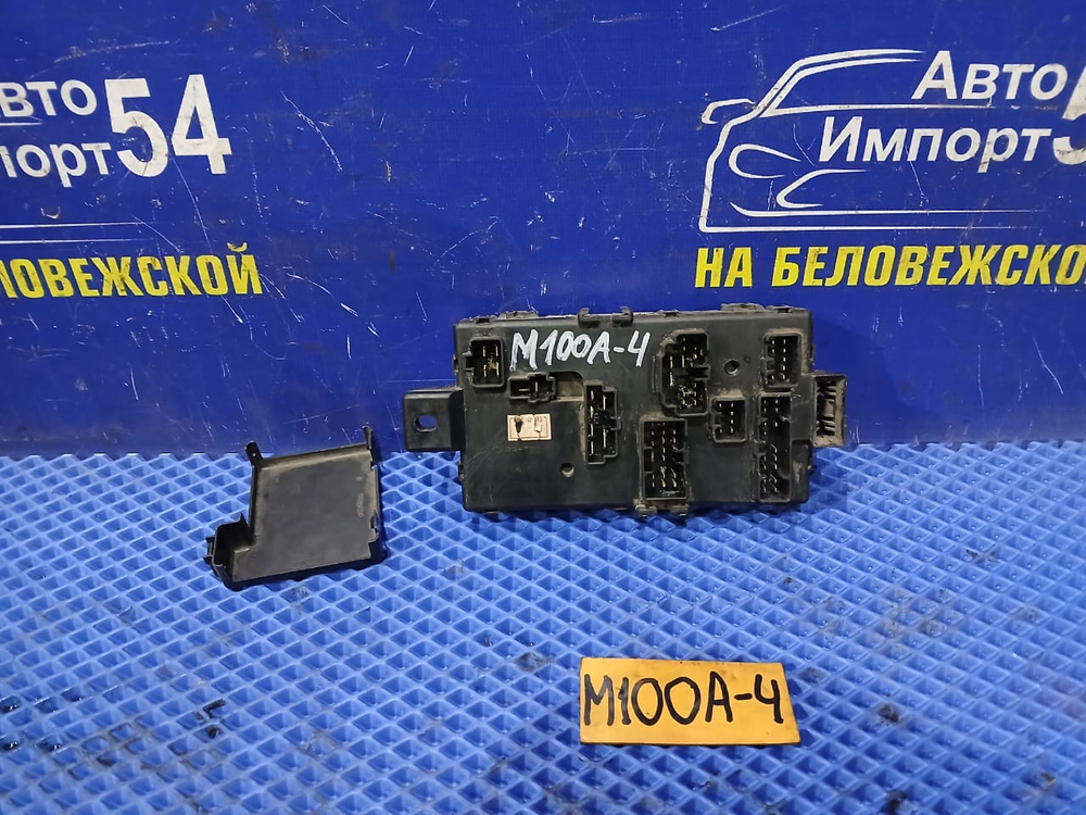 Блок предохранителей салонный TOYOTA DUET 1998-2000