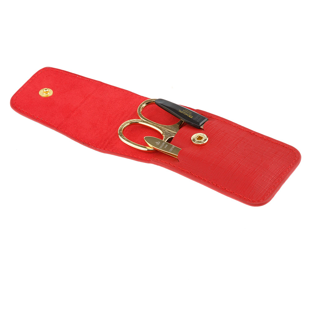 Фото маникюрный набор 3 предмета DEWAL 900RED Инструменты: ножницы универсальные, пилка металлическая 9 см, пинцет скошенный. Футляр: натуральная кожа, цвет красный