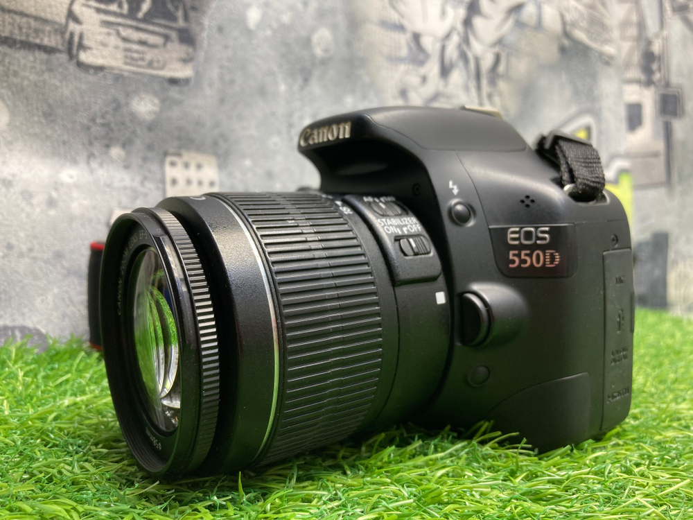 Canon 550D Kit 18-55mm 3.5-5.6 IS II 13.000 кадров