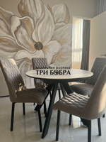 Круглый раздвижной стол "Бонжур", керамогранит, белый мрамор и стулья "Бентли" серые