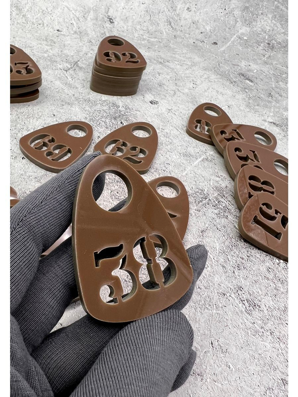 Номерки для гардероба прорезные