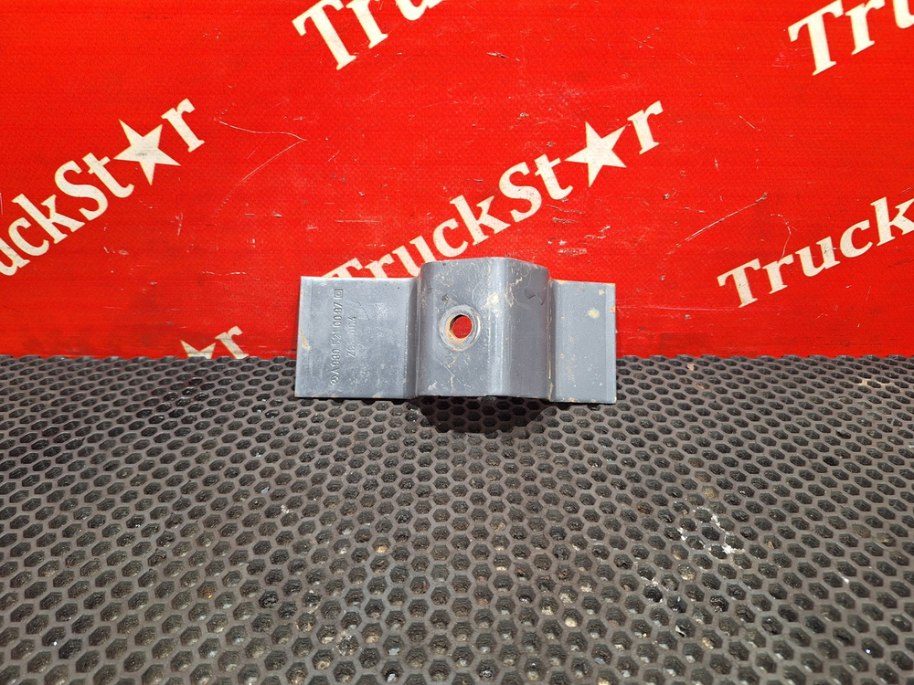 Кронштейн крыла заднего 2018г.