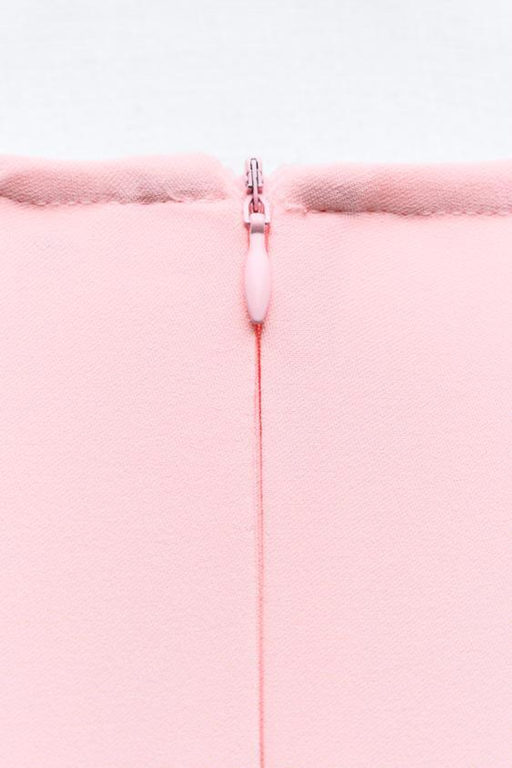 ZARA ТОП ИЗ КРЕПА С ЗОЛОТИСТОЙ ДЕТАЛЬЮ, ПАСТЕЛЬНО-РОЗОВЫЙ