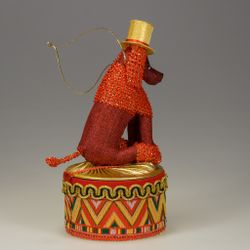 Сувенирная кукла с ложементом Пудель на шкатулке