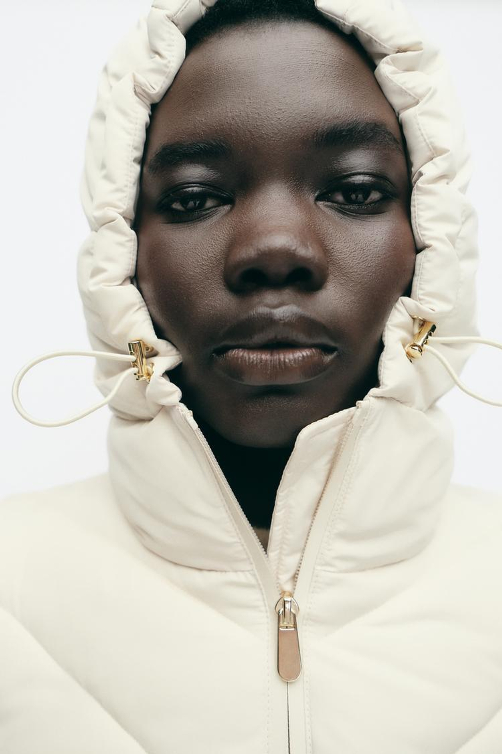 ZARA СТЕГАНАЯ КУРТКА С КОНТРАСТНЫМИ ДЕТАЛЯМИ, ЭКРЮ