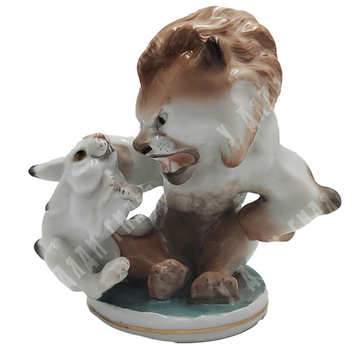 Лев и заяц (Заяц во хмелю). Б.Я. Воробьев, Е.Н. Лупанова. Фарфор. ЛФЗ, 1950–1960.