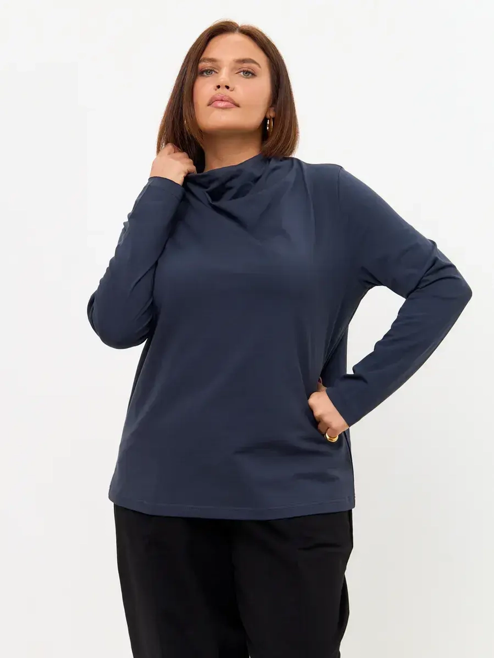 Лонгслив с цельнокроеным воротником