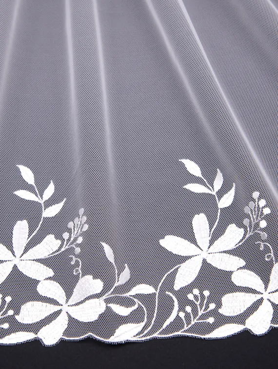 05-113 Вышивка на неэл. сетке 22 см, белый