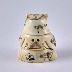 Нэцкэ Ребенок карако в маске