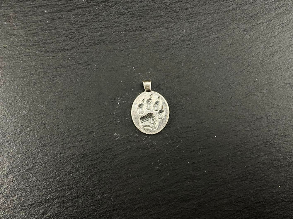 Подвеска. Лапа волка