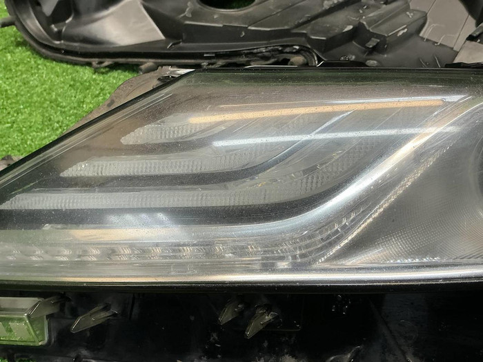 Стекло и корпус фары Toyota Camry xv70 (2017-2021)