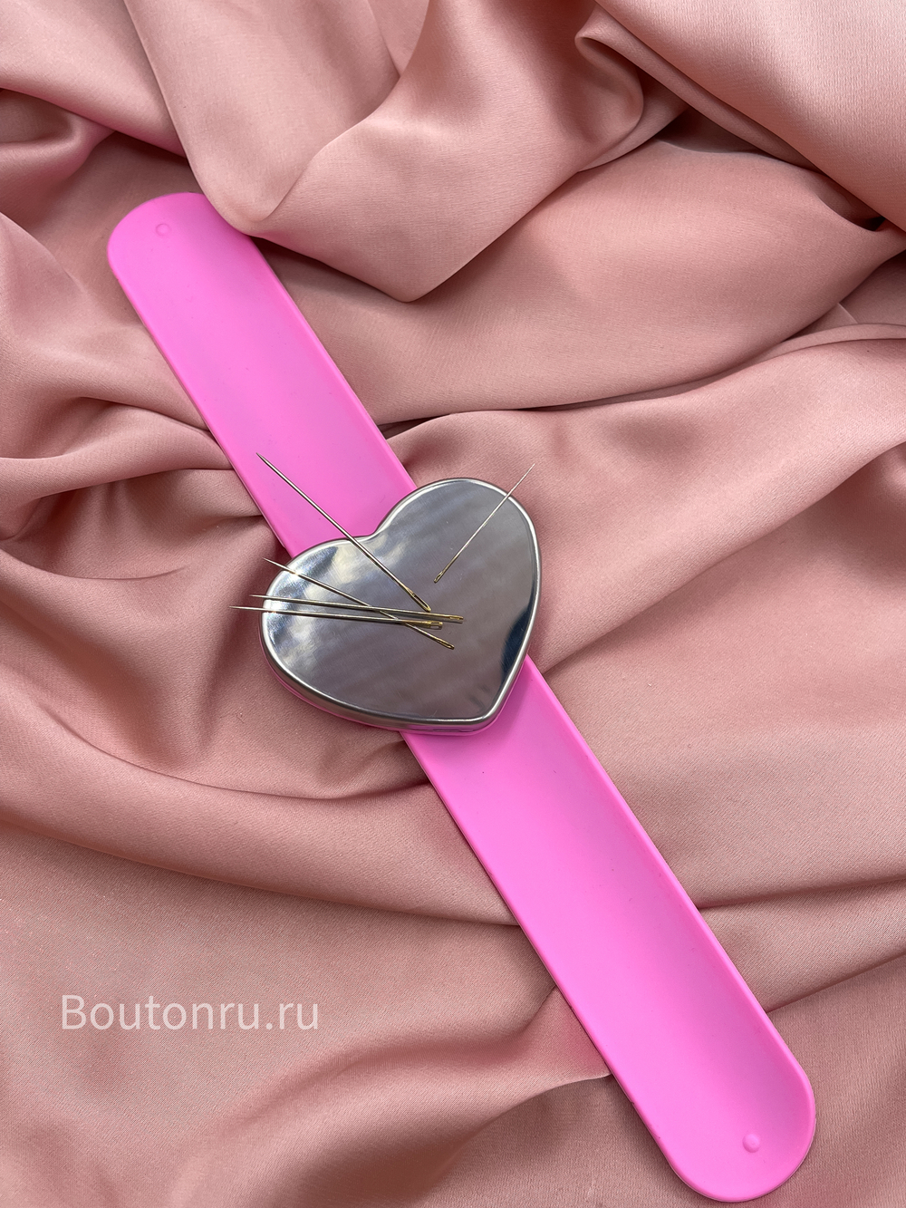 Магнитная игольница браслет (сердечко)