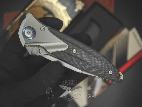 Складной нож Microtech Socom Bravo S/E Standard Carbon Titanium 260-7-CFTI c клинком из стали Böhler M390 Microclean®, рукоять титан / карбон