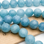 Кварц бусины (тонирован), гладкий шар, цвет голубой, диаметр около 10,2-10,4 мм, цена за 18-19 шт (1/2 нити)