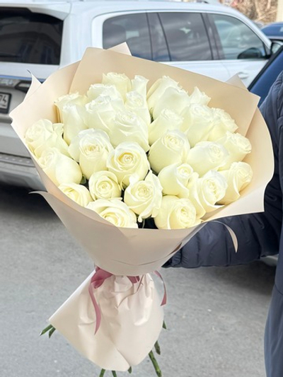 29 белых роз