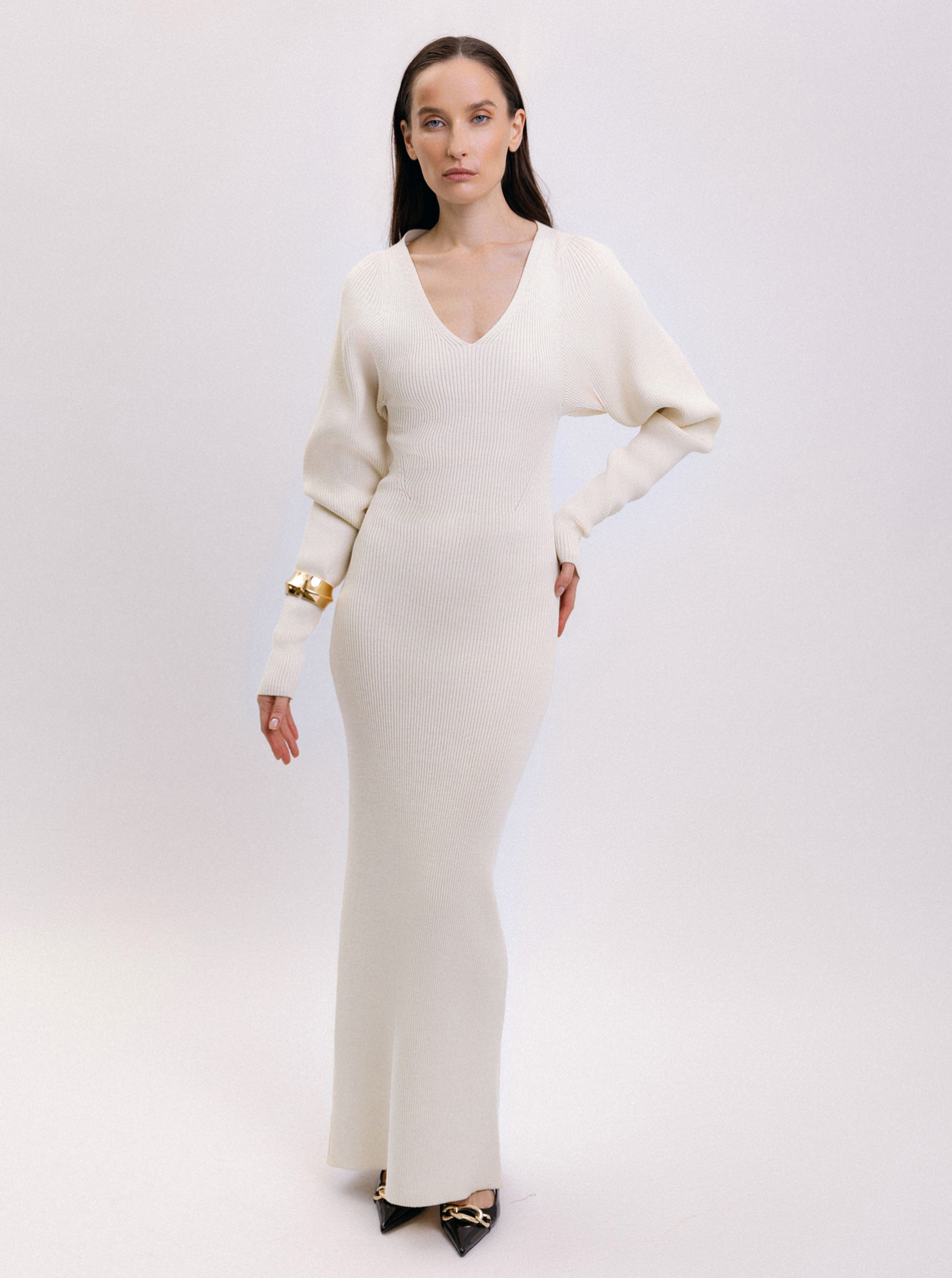 Платье макси с вырезом