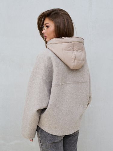 Шерстяная куртка с капюшоном в цвете капучино