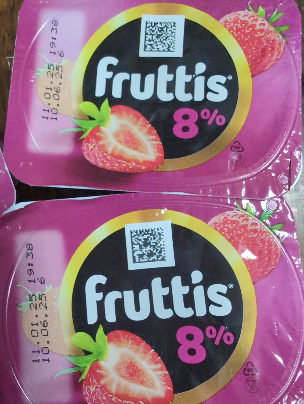 Йогурт с клубникой 8%