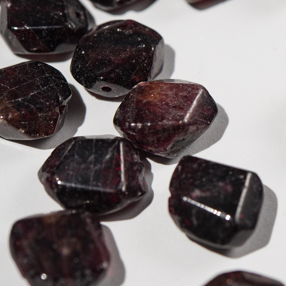 Гранат натуральный, фриформ, 12-15*12-13,5мм
