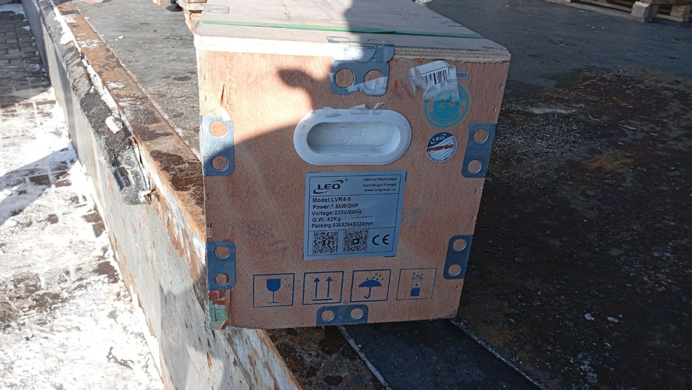 Насос повышения давления "LEO" LVR4-8 (220В)