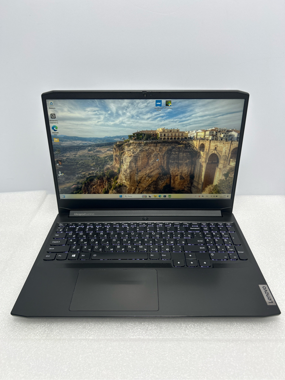 Ноутбук Lenovo IdeaPad Gaming 3 15ACH6 (82K201D1RK) 15.6"/AMD Ryzen 5 5600H/RAM 8GB/SSD 256GB/Nvidia RTX3050 4GB/1920*1080/IPS/DOS/Подсветка кл-ры: LED/Черный. Состояние: Уценка/Большой след. на матрице от клавиатуры/B1