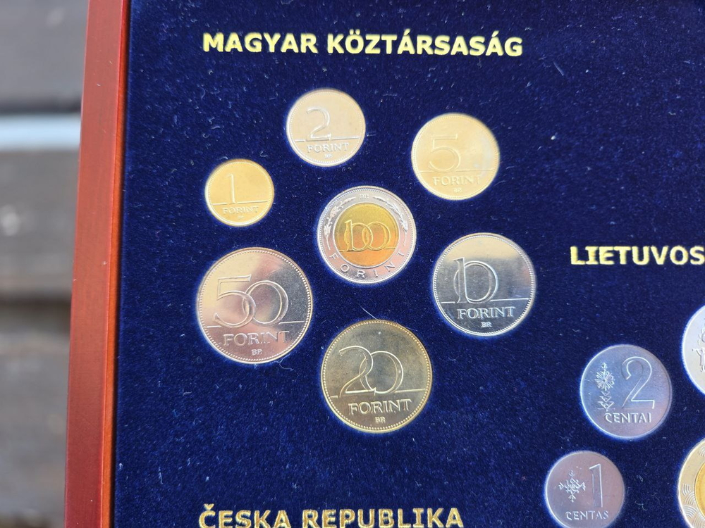 Europe. Circulation Coins of 10 New EU Nations — A Historical Collection by the Royal Dutch Mint