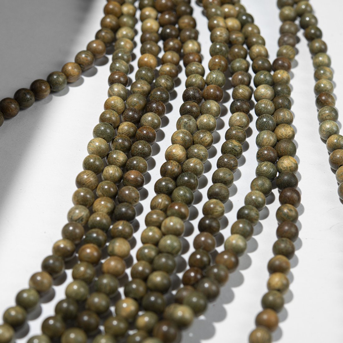 Сандал зеленый, бусины в форме шара, 6,2мм