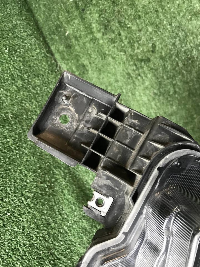 Фара правая Subaru Forester 5 SK (18-21) LED